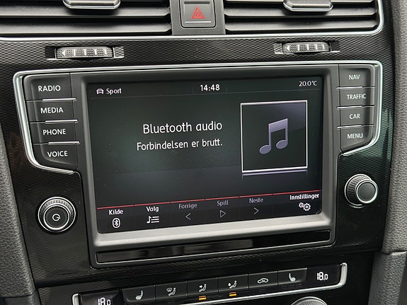 Volkswagen Golf VII 25 of 30