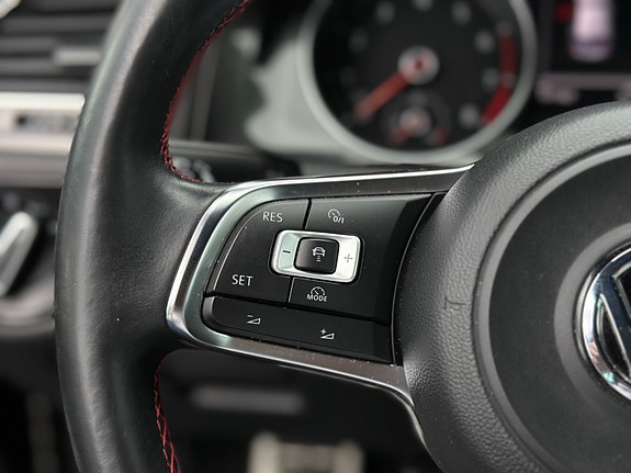 Volkswagen Golf VII 18 of 30