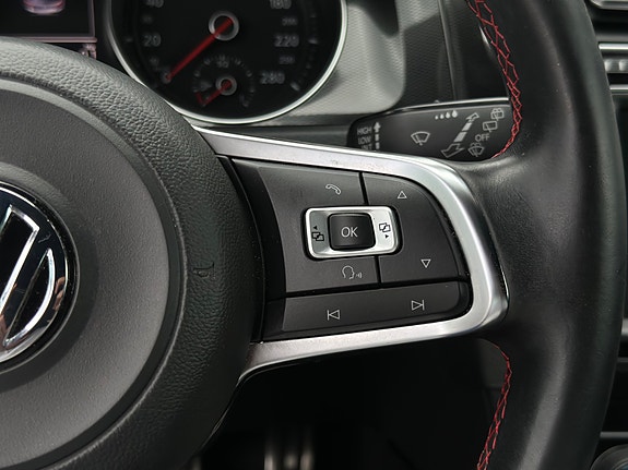 Volkswagen Golf VII 19 of 30
