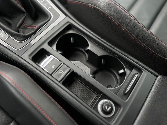 Volkswagen Golf VII 21 of 30