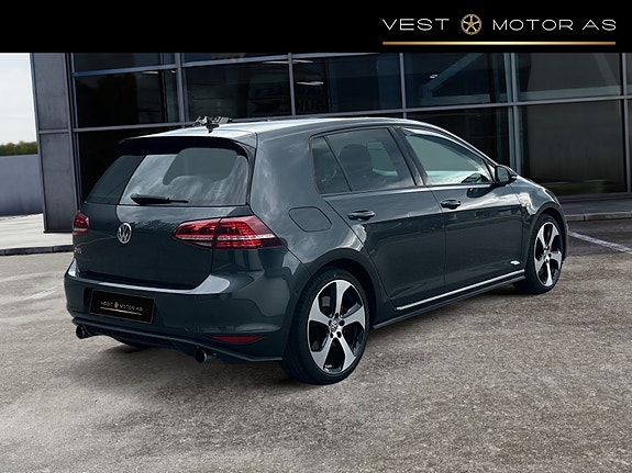 Volkswagen Golf VII 8 of 30