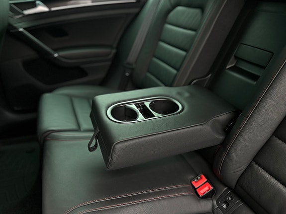 Volkswagen Golf VII 15 of 30