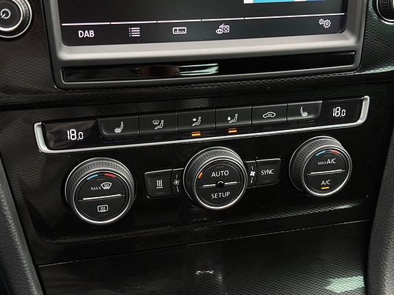 Volkswagen Golf VII 23 of 30