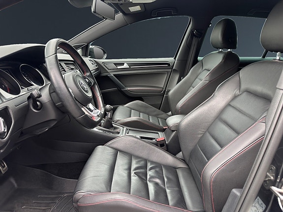 Volkswagen Golf VII 9 of 30