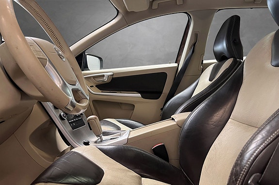 Volvo XC60 15 of 30