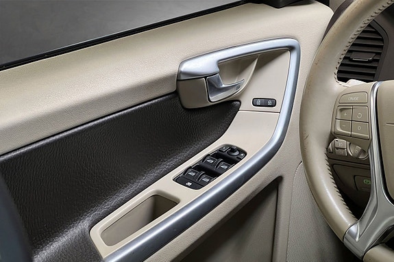 Volvo XC60 16 of 30