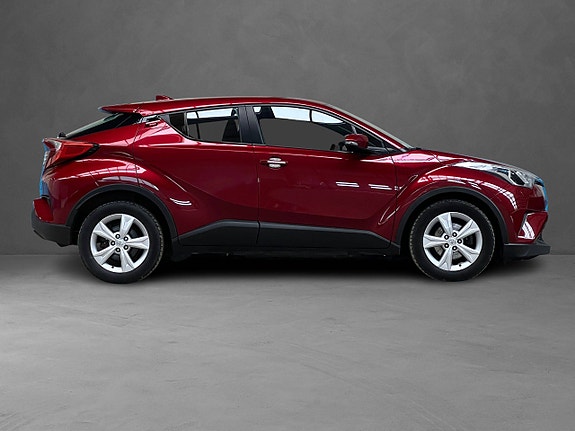 Toyota C-HR 6 of 30