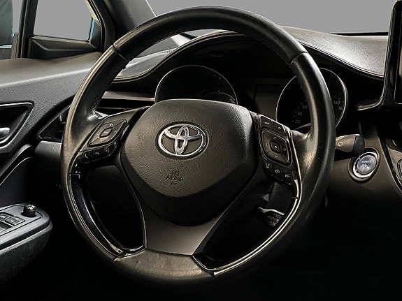 Toyota C-HR 16 of 30