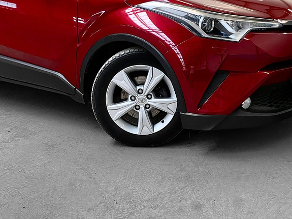 Toyota C-HR 4 of 30