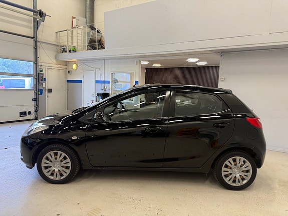 Mazda 2 5 of 26