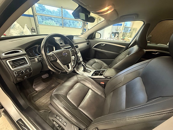Volvo V70 13 of 30