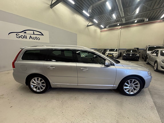 Volvo V70 10 of 30