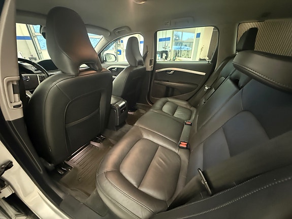 Volvo V70 17 of 30