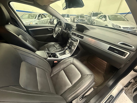 Volvo V70 14 of 30