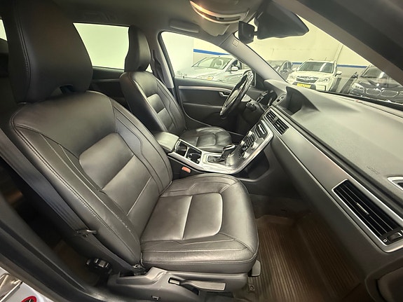 Volvo V70 12 of 30