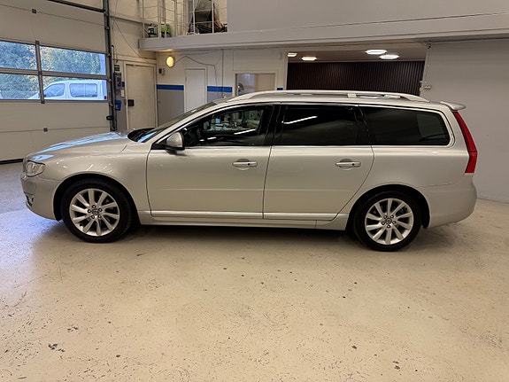 Volvo V70 11 of 30