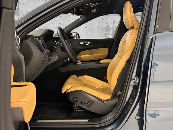 Volvo XC60 15 of 30