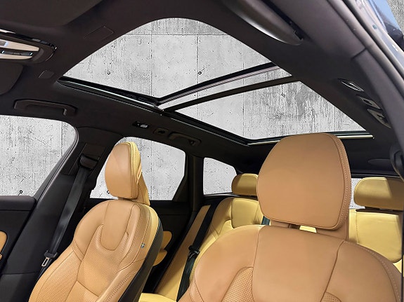 Volvo XC60 17 of 30