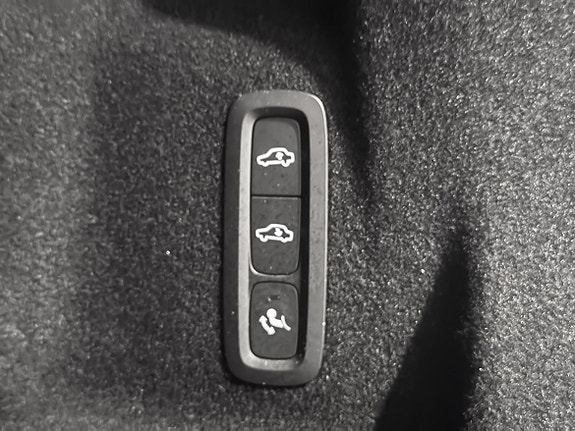 Volvo XC60 12 of 30