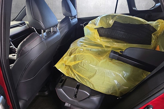 Toyota RAV4 Plug-in Hybrid 16 of 24