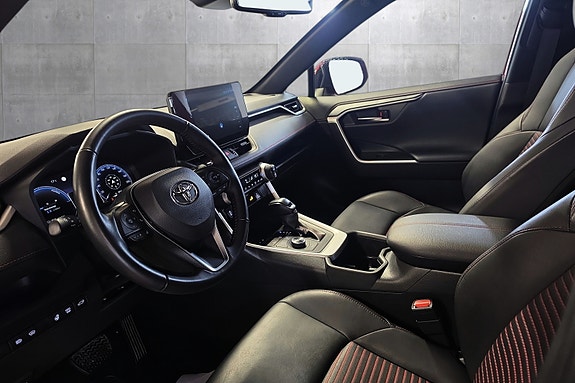 Toyota RAV4 Plug-in Hybrid 11 of 24