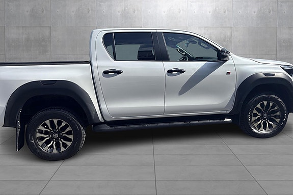 Toyota HiLux 6 of 25