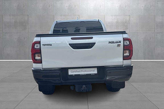 Toyota HiLux 4 of 25