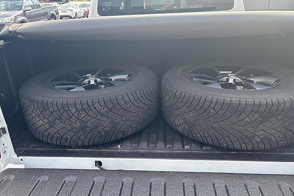 Toyota HiLux 23 of 25