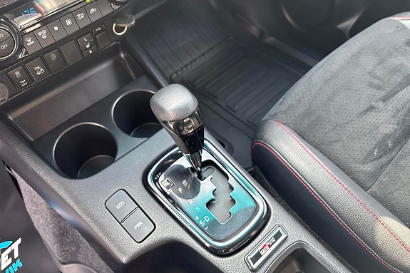 Toyota HiLux 19 of 25