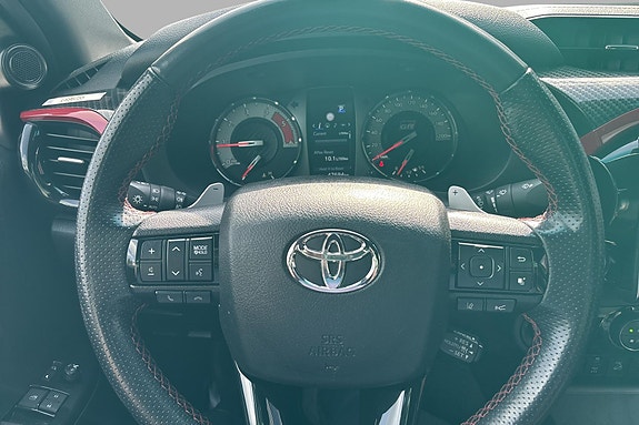 Toyota HiLux 15 of 25