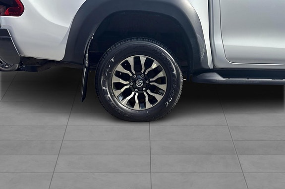 Toyota HiLux 24 of 25