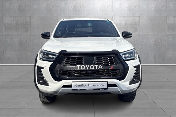 Toyota HiLux 8 of 25