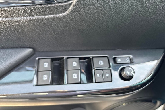 Toyota HiLux 13 of 25