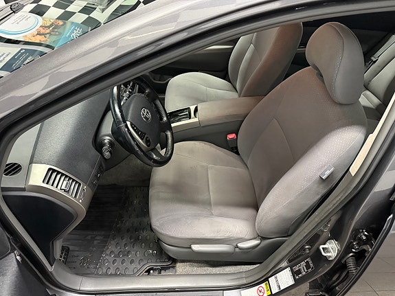 Toyota Prius 17 of 30