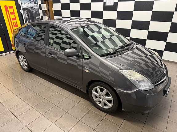 Toyota Prius 6 of 30