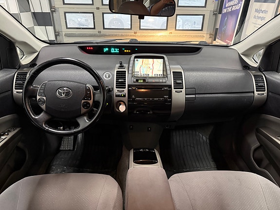 Toyota Prius 22 of 30