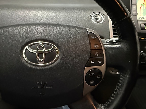 Toyota Prius 25 of 30