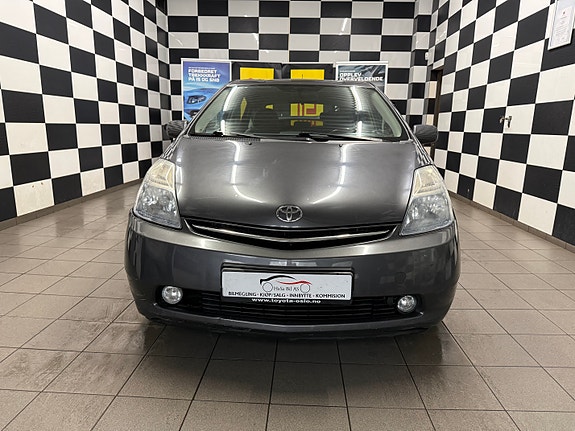 Toyota Prius 3 of 30