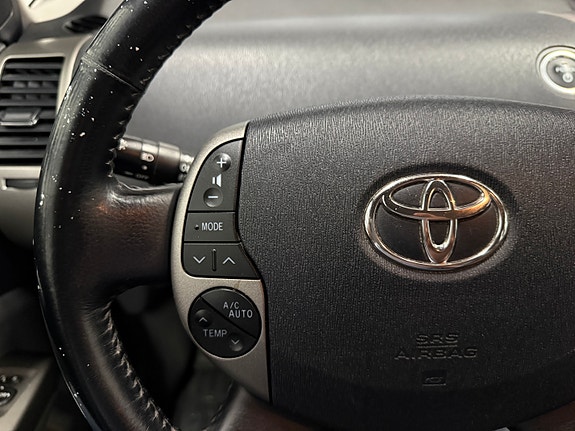 Toyota Prius 26 of 30