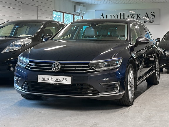 Volkswagen Passat 2 of 30
