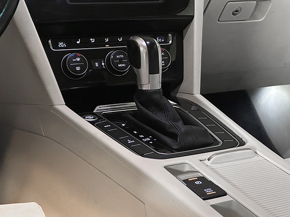 Volkswagen Passat 16 of 30