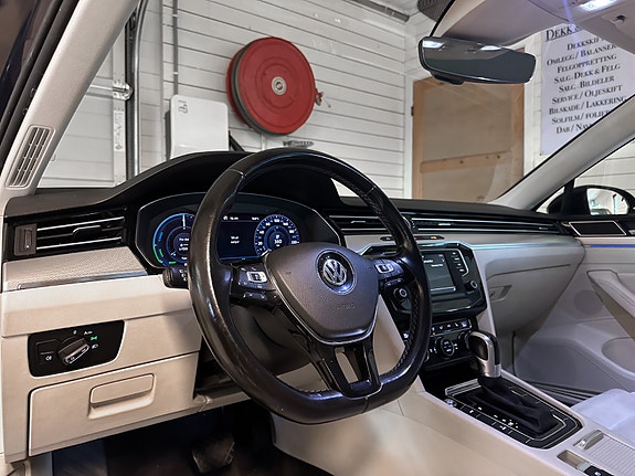 Volkswagen Passat 7 of 30