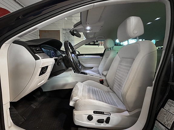 Volkswagen Passat 8 of 30