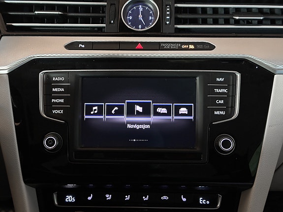 Volkswagen Passat 27 of 30