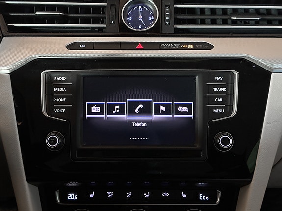 Volkswagen Passat 26 of 30