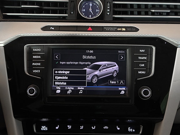 Volkswagen Passat 30 of 30