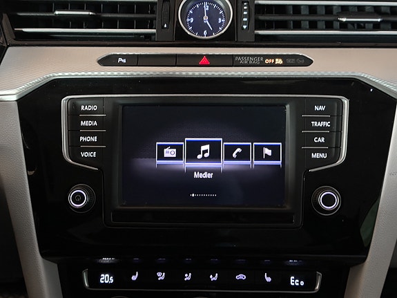Volkswagen Passat 25 of 30