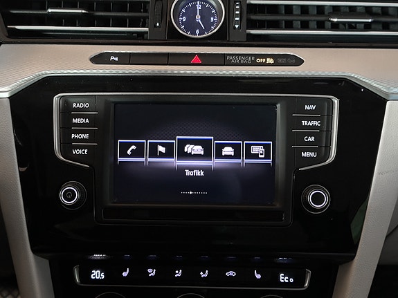 Volkswagen Passat 28 of 30