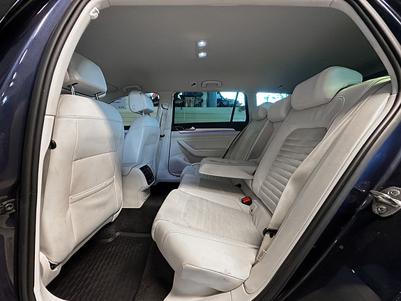 Volkswagen Passat 9 of 30