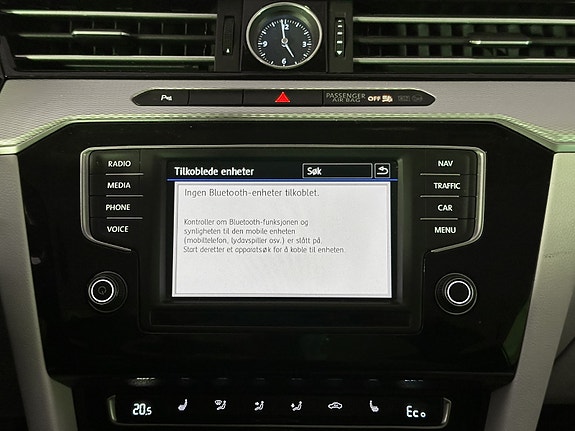 Volkswagen Passat 23 of 30